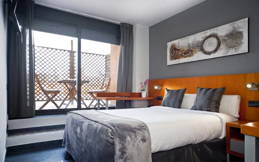 DOUBLE WITH TERRACE Room, Sant Pere II Hotel, Barcelona