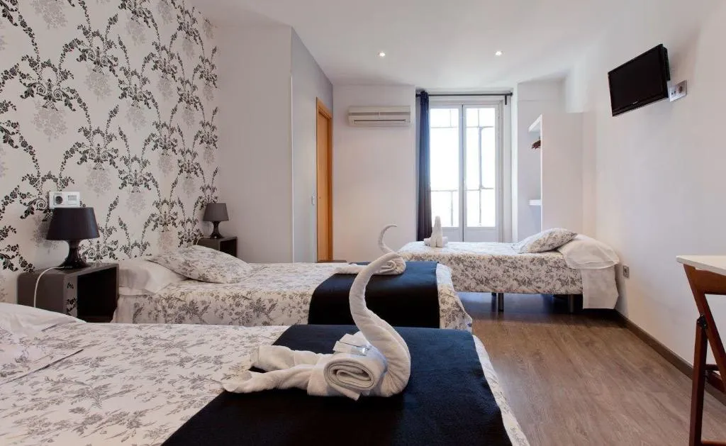 Room, Hostal Abril, Madrid