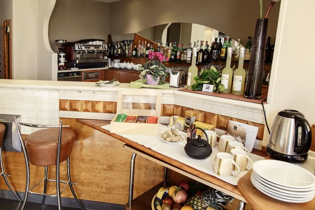 Bar, Maiuri, Naples