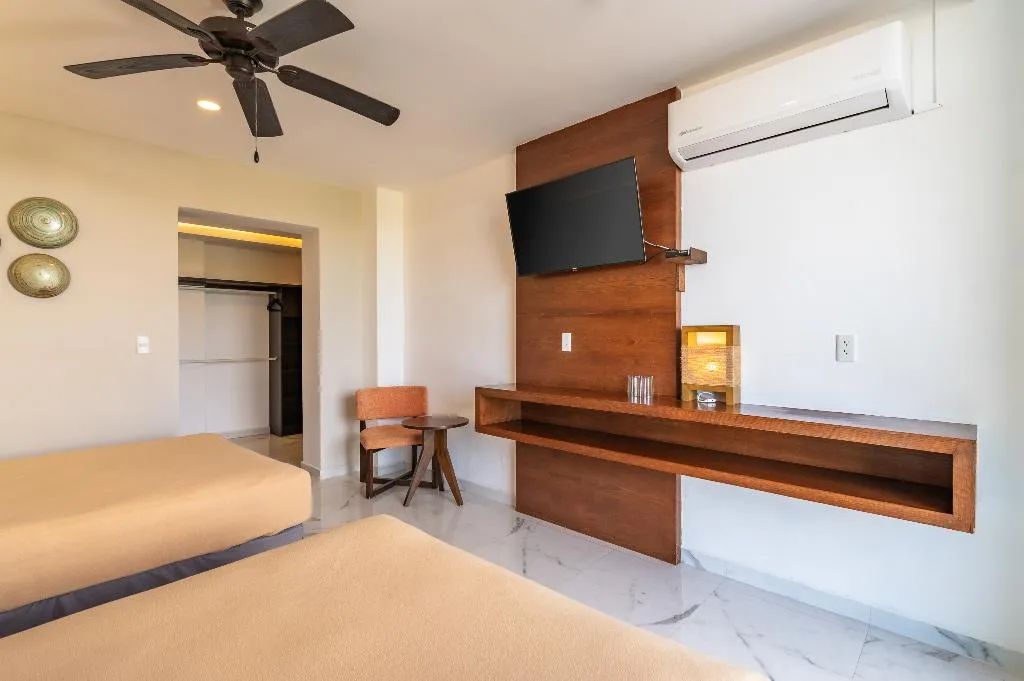 DOUBLE SUPERIOR QUEEN BED Room, Marvic Hotel, Playa Del Carmen