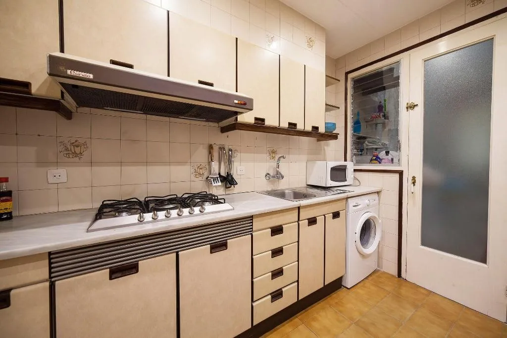 Room, Hostel Bed In Girona, Costa Brava