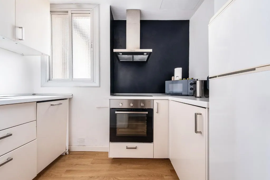 APARTMENT CAPACITY 5 THREE BEDROOM Room, Ainb Barcelona Sants Apartments, Barcelona