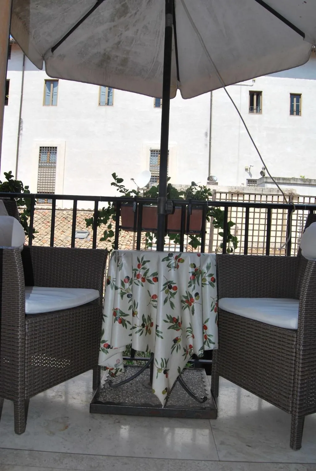 Room, Pettinary Village, Rome