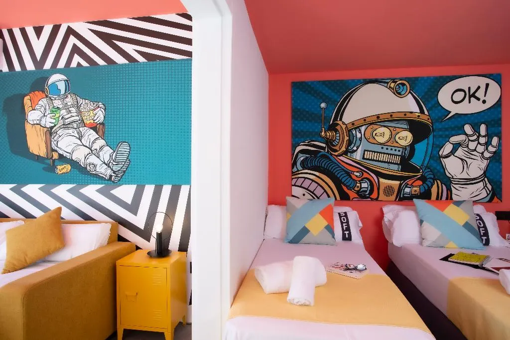 QUADRUPLE SEA VIEW Room, Casual Pop Art Benidorm, Costa Blanca