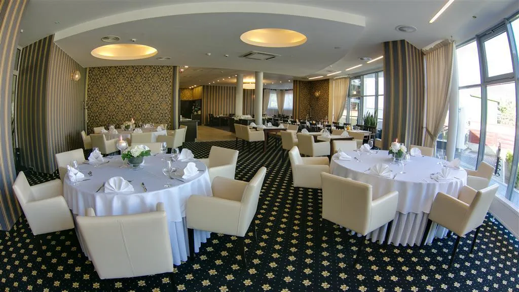 Restaurant, BEST WESTERN PLUS Business Faltom Hotel, Gdansk