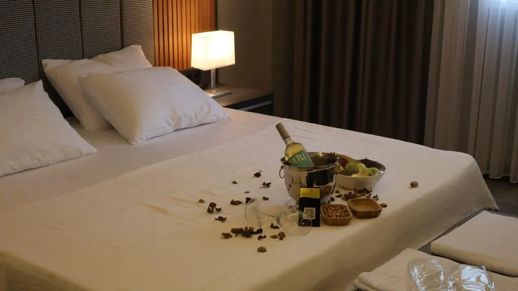 SUITE QUEEN SIZE BED Room, Diamond Elit Otel Bornova, Izmir