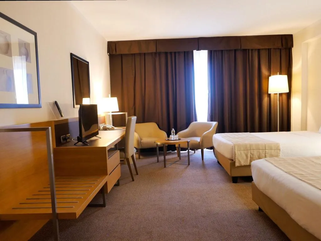 Room, Plaza Caserta, Naples