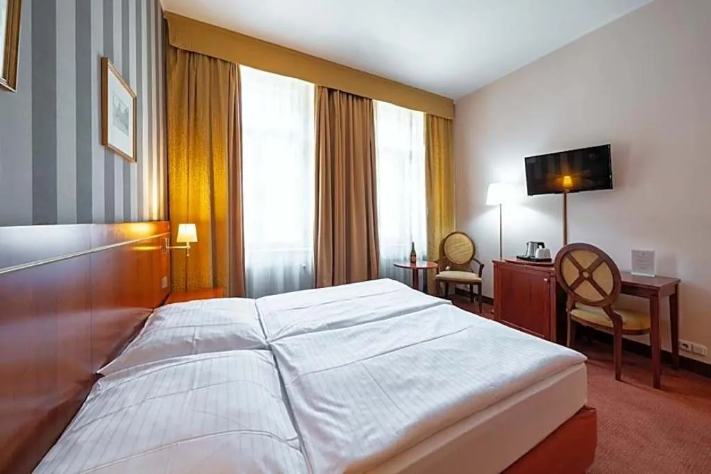 Room, Hotel Raffaello, Prague