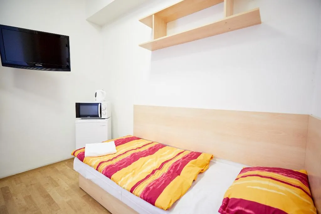 SINGLE STANDARD Room, University Hotel, Prague