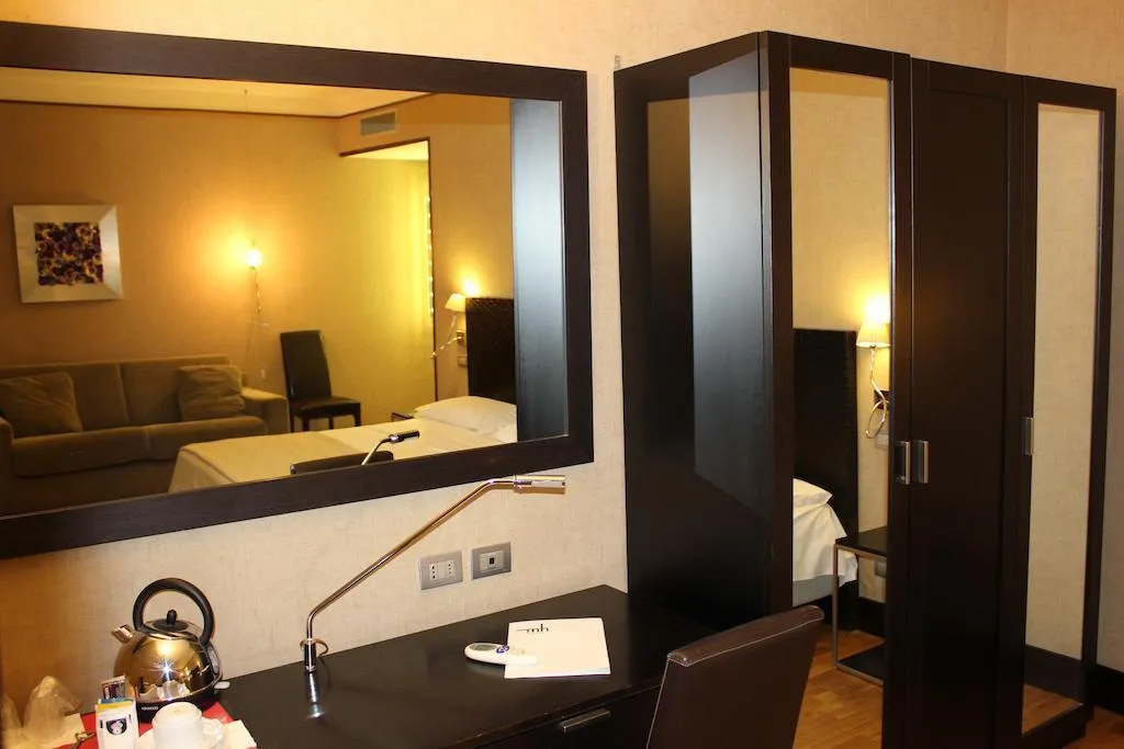 Room, MH Design, Naples