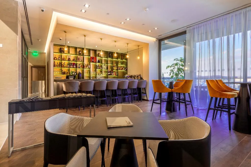 Bar, Radisson Blu Hotel Larnaca, Cyprus