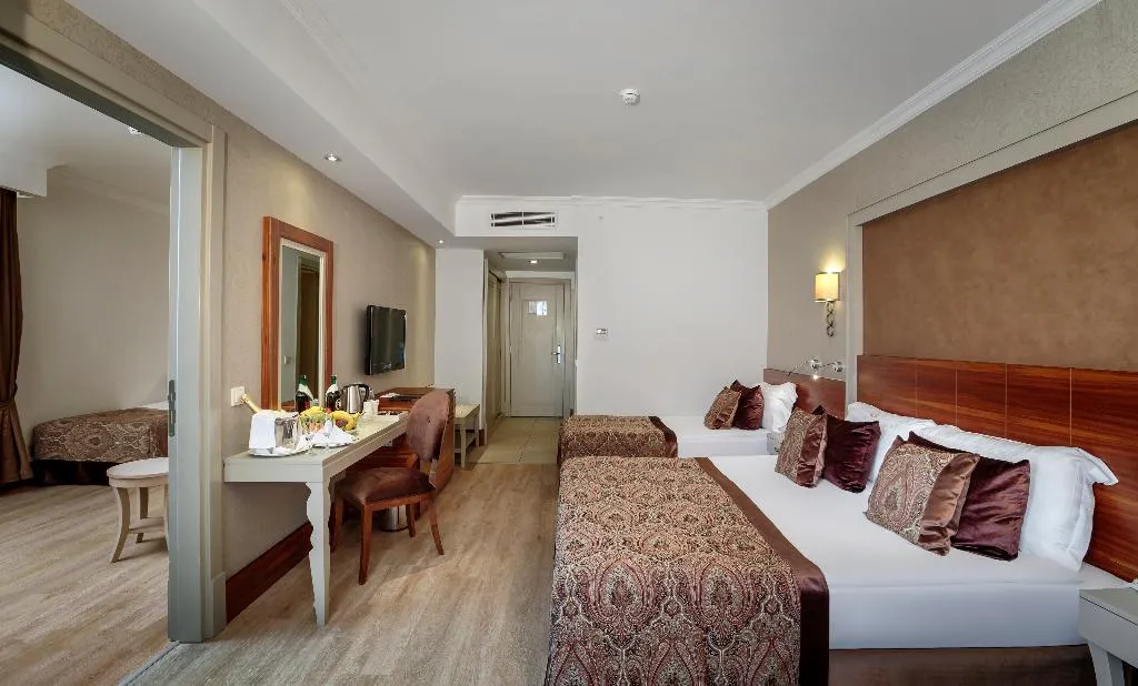 FAMILY ROOM LAND VIEW Room, Well Palace Side, Antalya