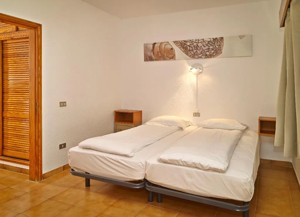 APARTMENT CAPACITY 4 TWO BEDROOMS Room, Apartamentos Albatros, Tenerife