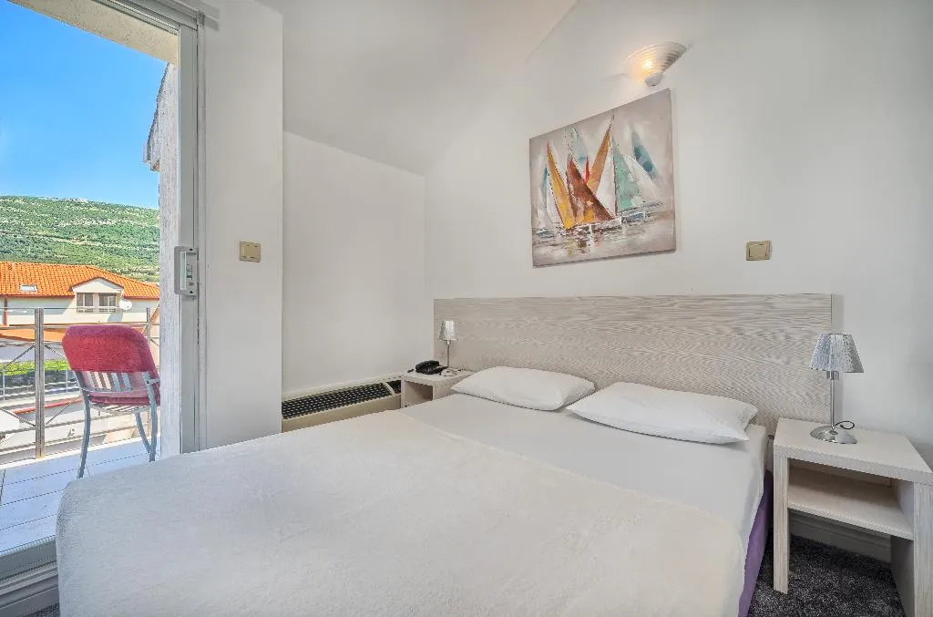 FAMILY ROOM ONE BEDROOM TWO BATHROOMS Room, Hotel Kastel, Split