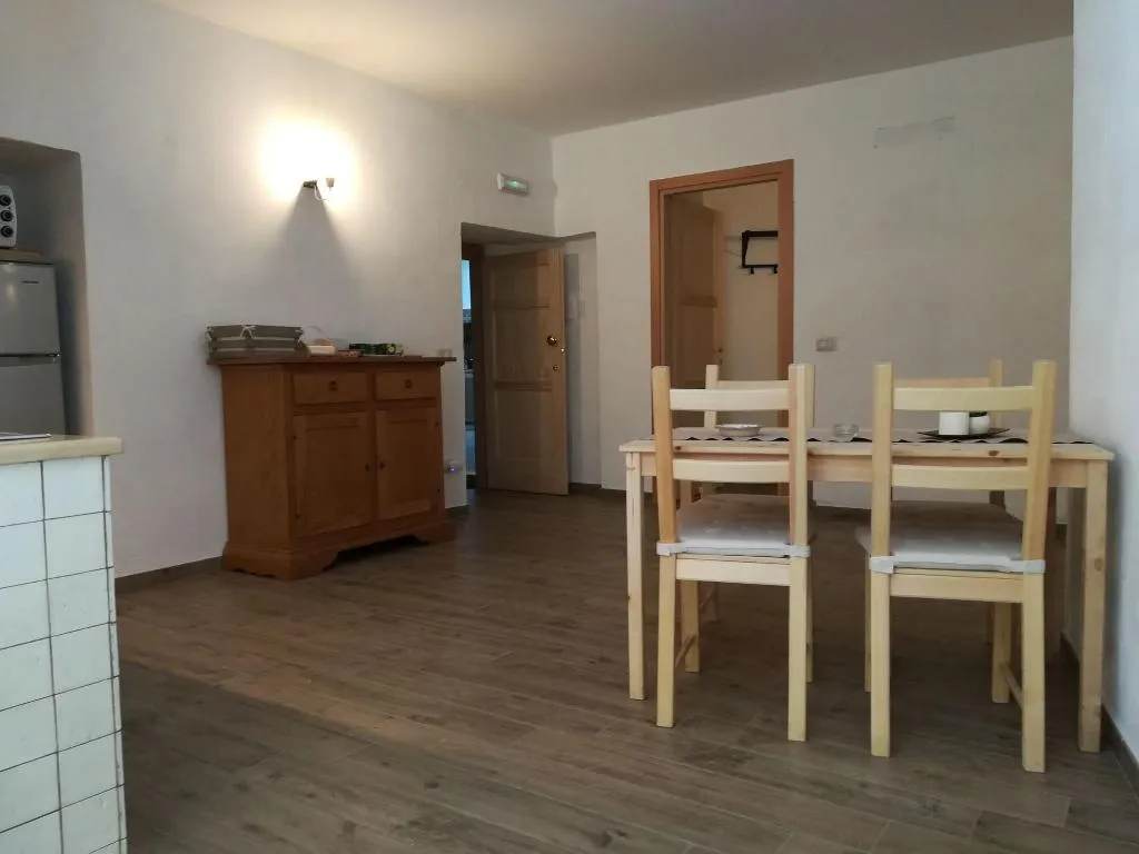 Room, Via Del Duomo, Naples