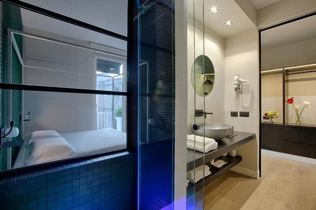Double or Twin KING SIZE BED Room, Casa Pacifico Napoli, Naples