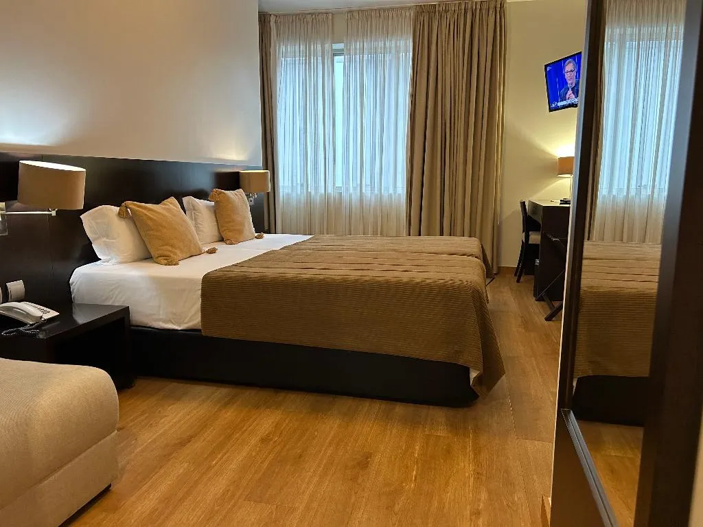Double or Twin CAPACITY 3 Room, Conde d'Agueda, Porto
