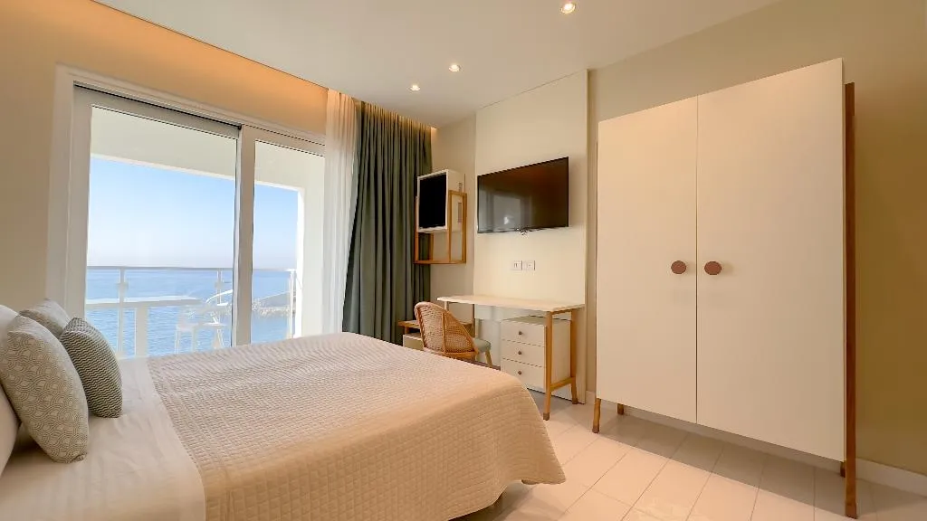 JUNIOR SUITE TWO DOUBLE BEDS ONE BEDROOM  Room, Giosue' a Mare, Naples