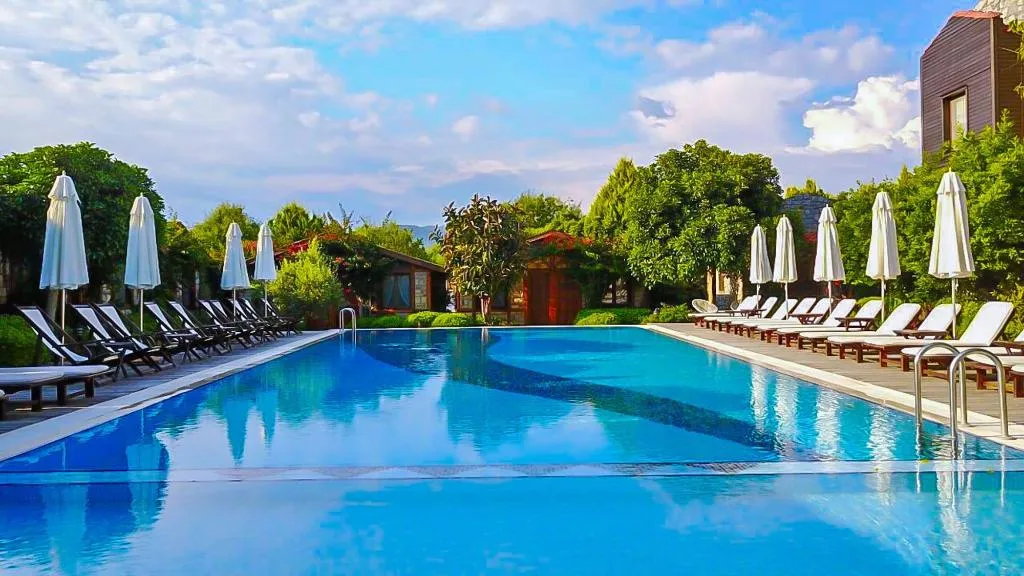 Sports and Entertainment, Lunabegonvil Tas Evler, Dalaman