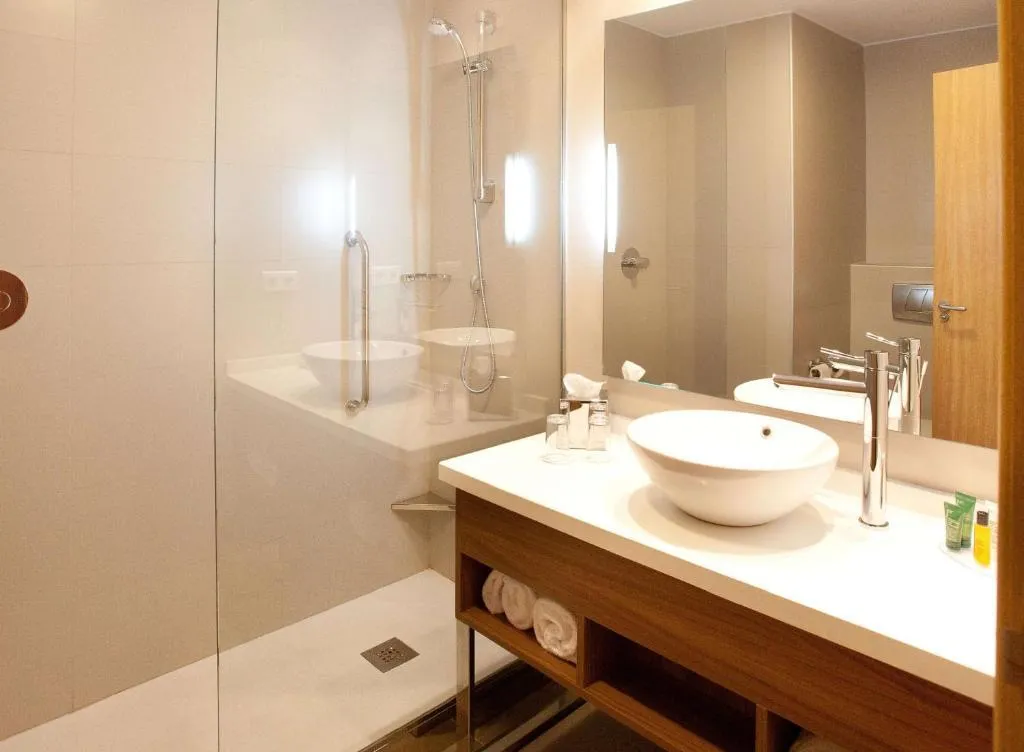 DOUBLE KING SIZE BED Room, Hilton Garden Inn Málaga, Costa Del Sol