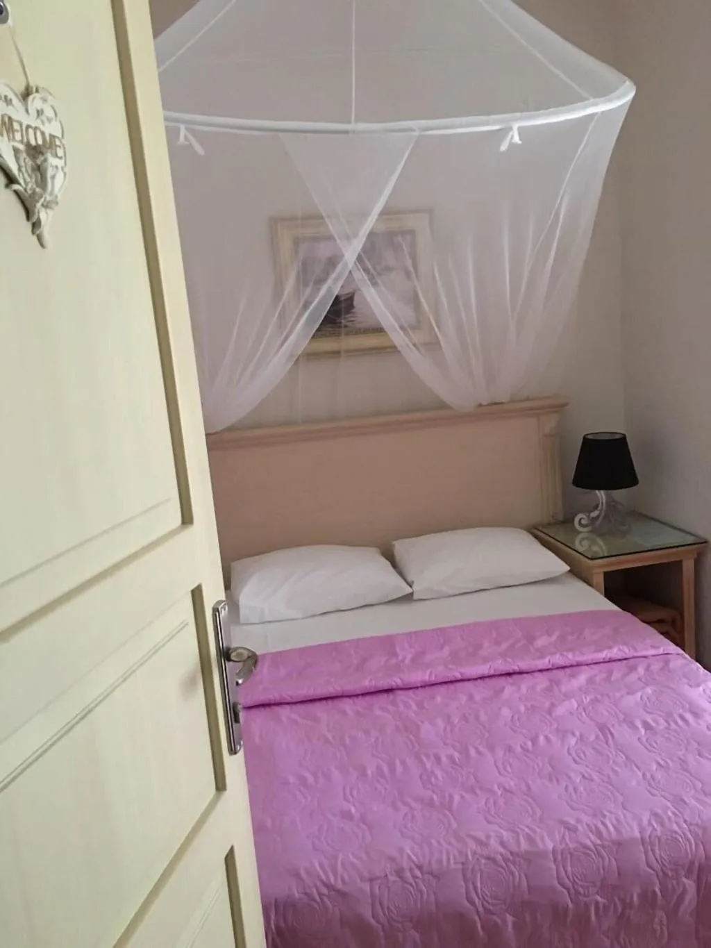 Room, Melaike, Izmir