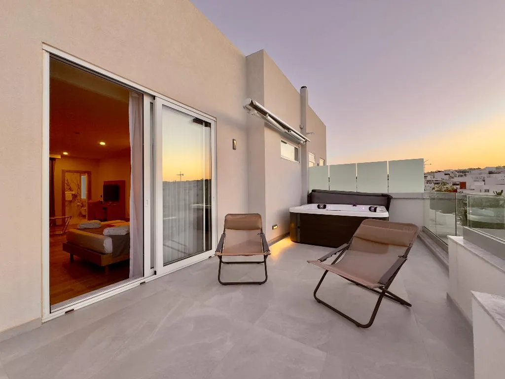SUITE WITH JACUZZI Room, C'est La Vie Boutik Swieqi, Malta