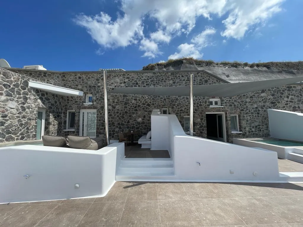 Lobby, Victoria Caves, Santorini