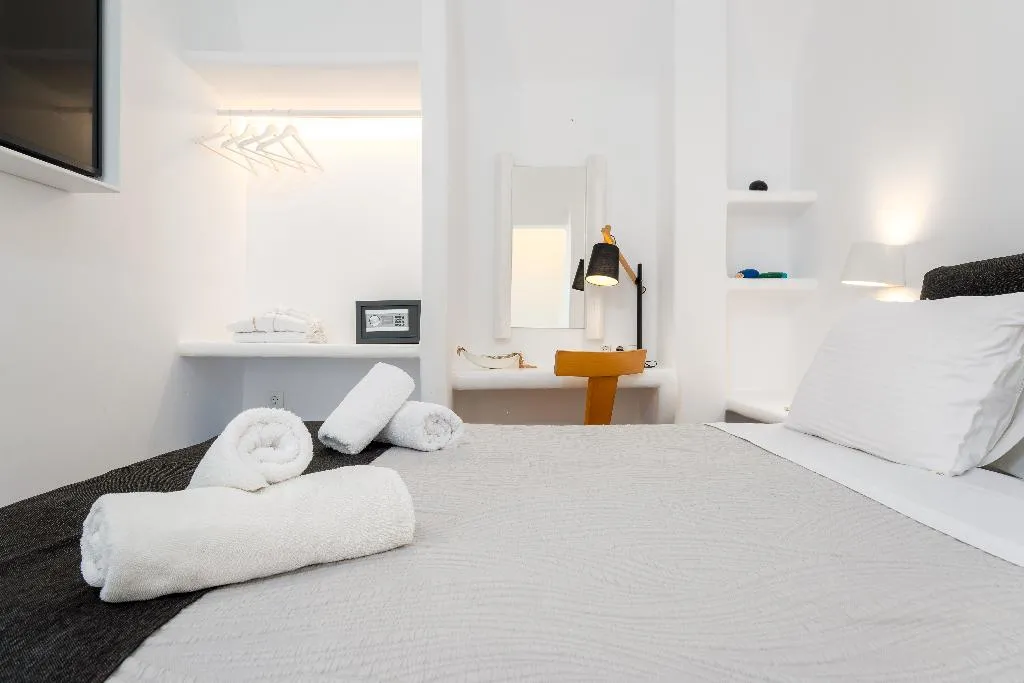 SUITE WITH PRIVATE POOL Room, Amaze Suites, Santorini
