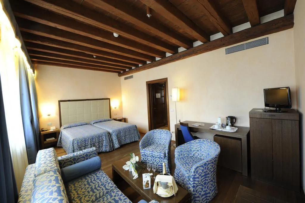 JUNIOR SUITE STANDARD Room, Palazzo Selvadego, Venice