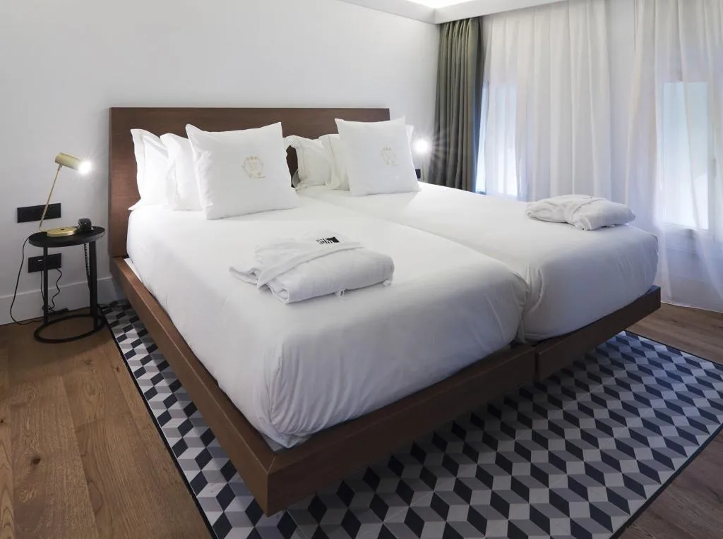 JUNIOR SUITE TWO BEDS Room, One Shot Palacio Reina Victoria 04, Valencia