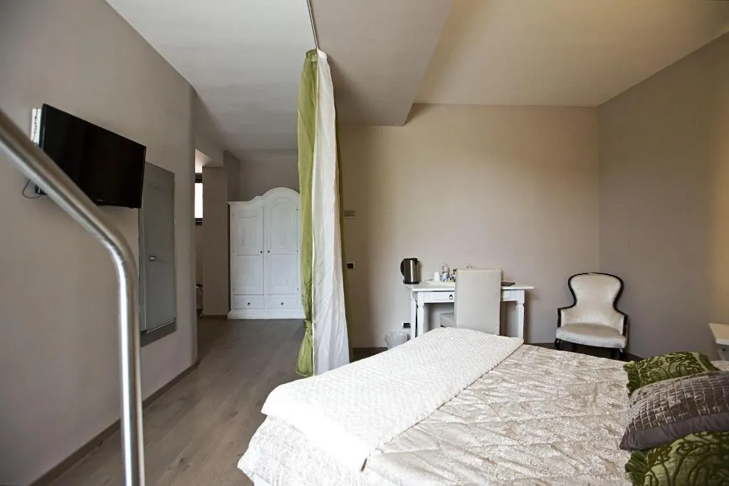 Room, Hotel Tiro A Volo, Naples