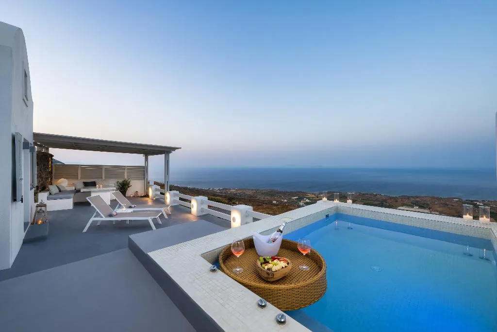 VILLA DELUXE WITH JACUZZI Room, Siete Mares Luxury Suites, Santorini