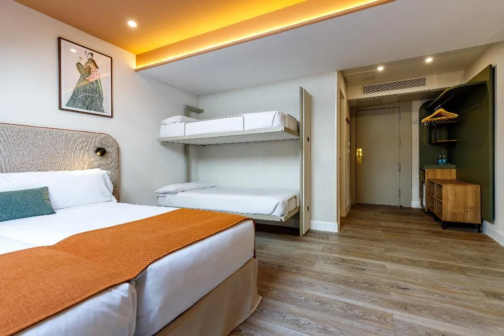 QUADRUPLE STANDARD Room, Petit Palace Puerta del Sol, Madrid