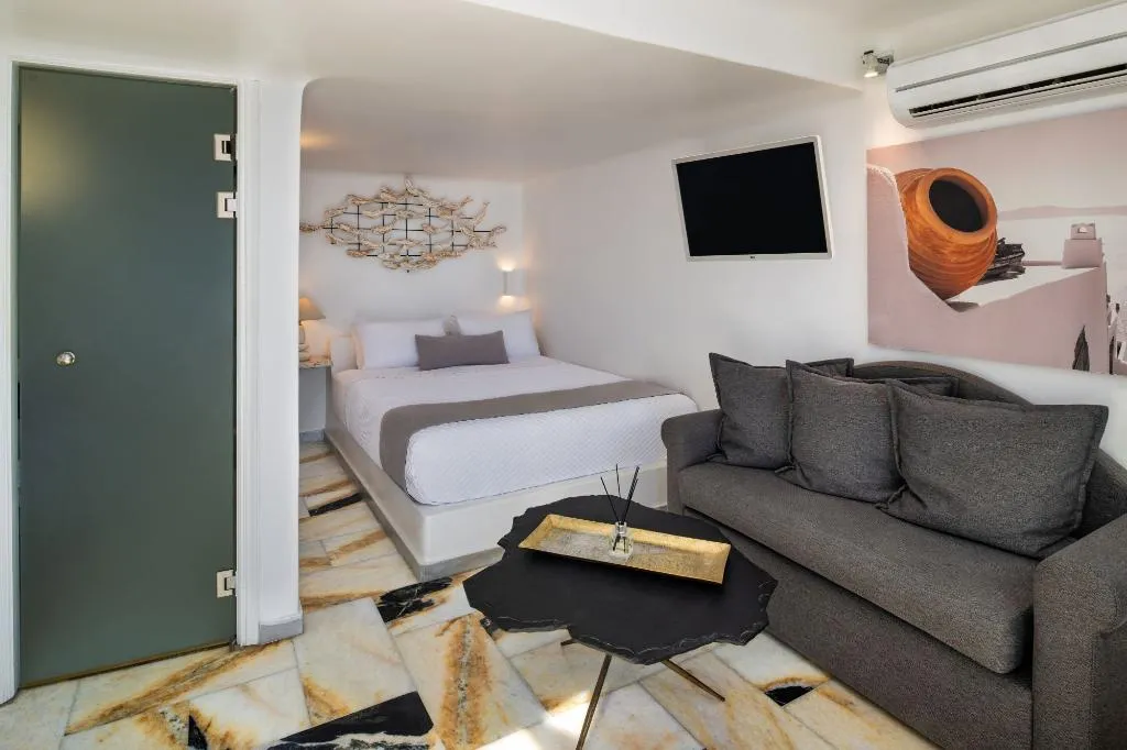 JUNIOR SUITE WITH JACUZZI Room, Iliovasilema Hotel & Suites, Santorini