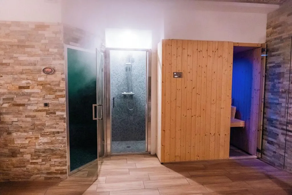 Sports and Entertainment, Hotel Rosa, Milan