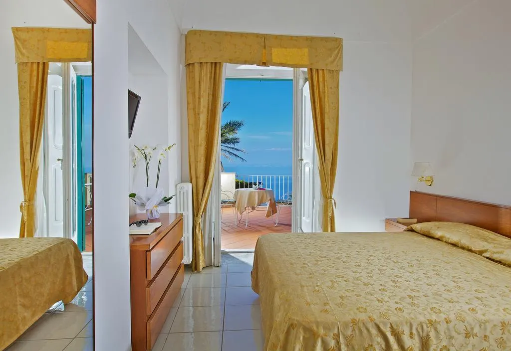 Room, San Michele, Naples