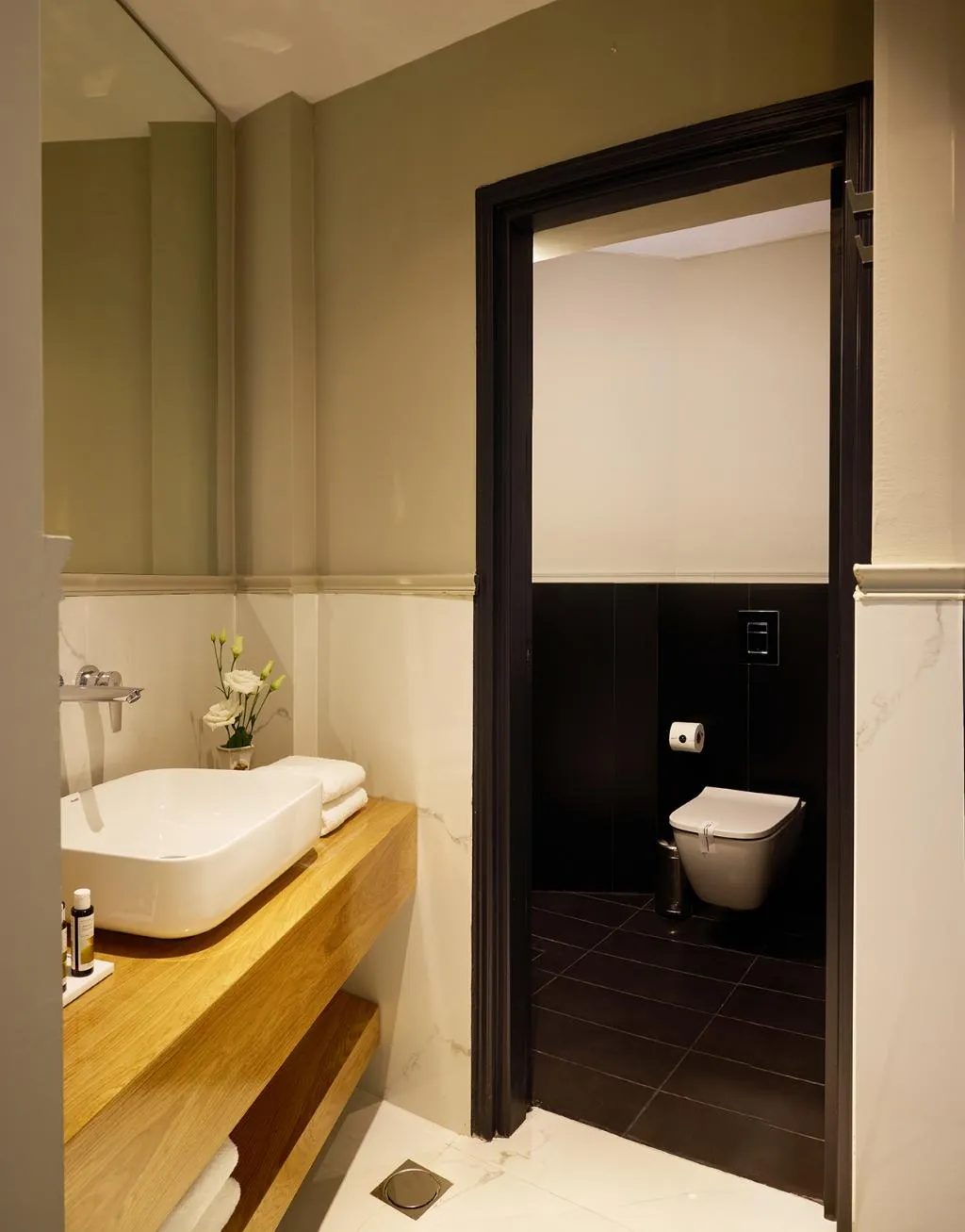 SUITE WITH BALCONY WITH VIEWS Room, Vrachos Athens Suites, Athens