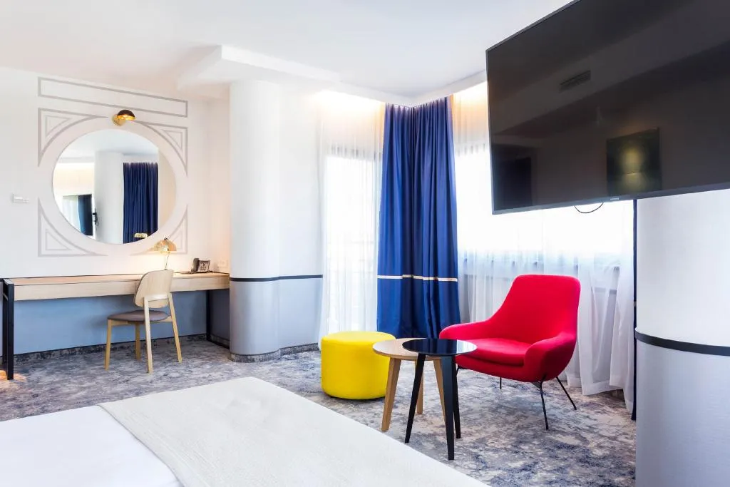 JUNIOR SUITE WITH BALCONY Room, Qubus Hotel Krakow, Krakow