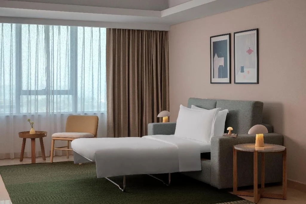SUITE Accessible KING SIZE BED Room, Staybridge Suites Dubai Internet City, Dubai