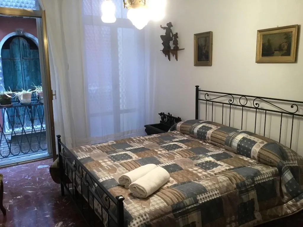 Room, Venice Sun Apartment And Rooms, Venice