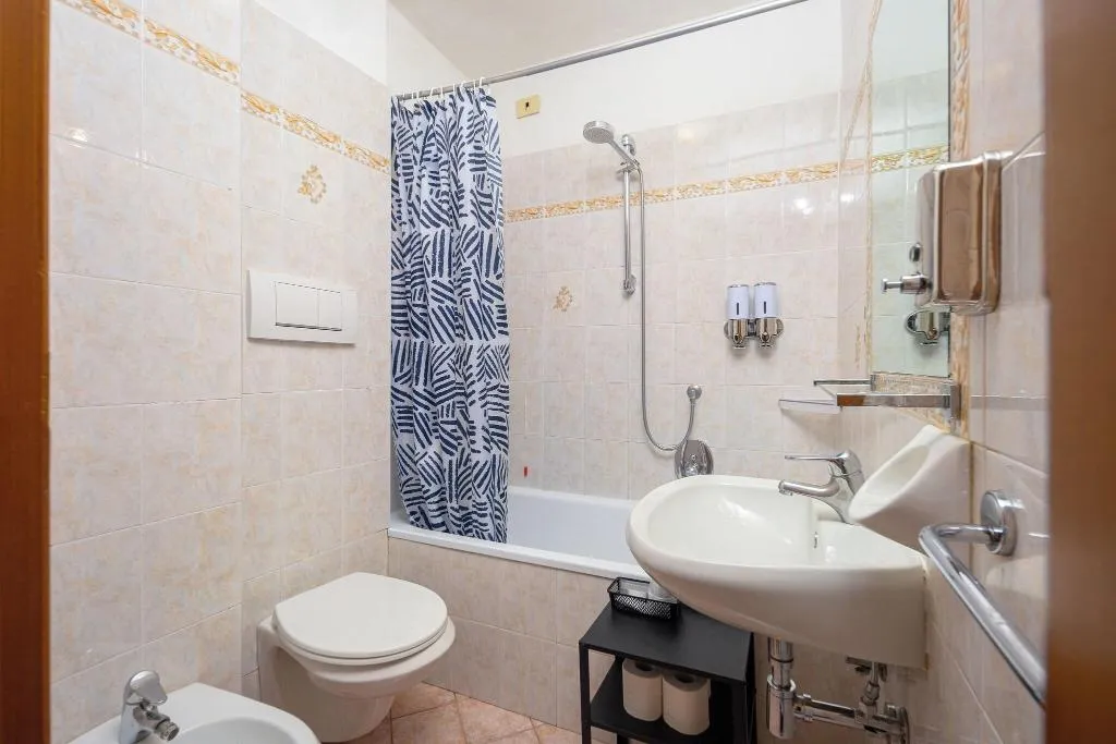 TRIPLE STANDARD Room, Lilium Hotel, Florence