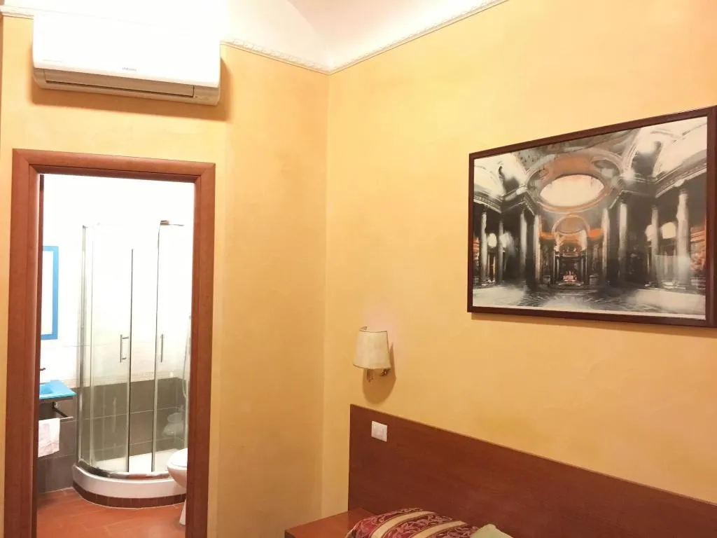 Room, Lam Guest House, Naples