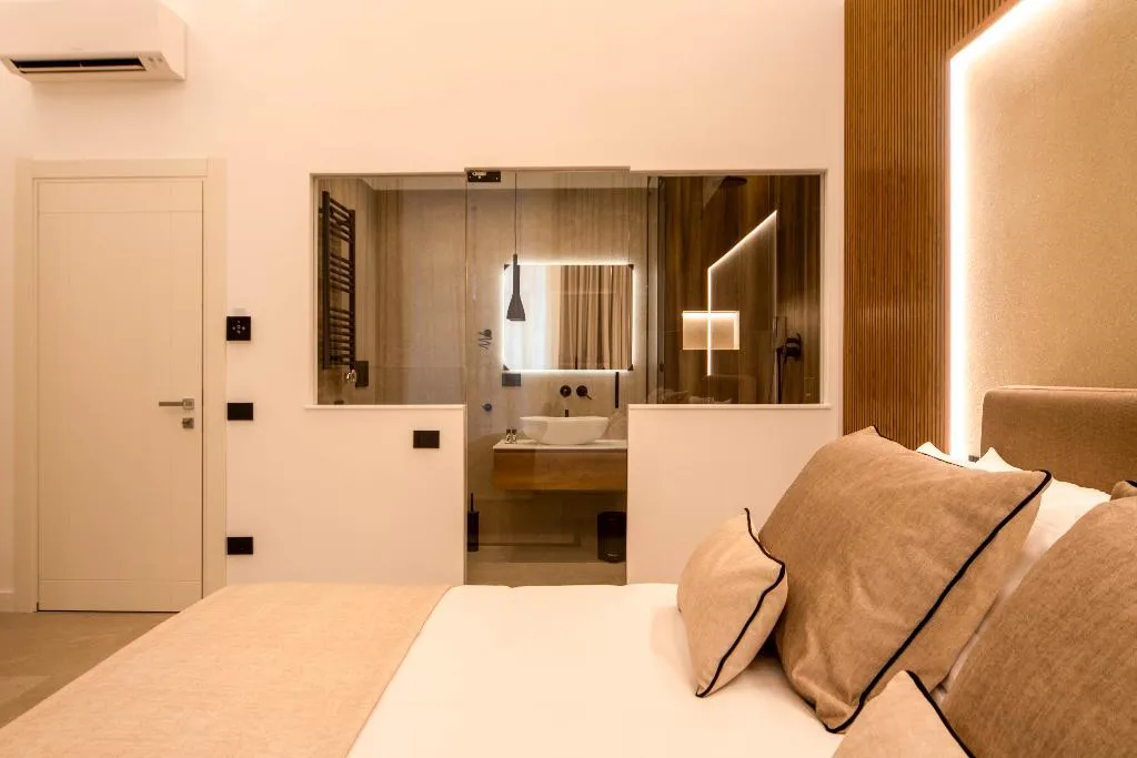 DOUBLE DELUXE QUEEN BED Room, Mamalu Studios And Suites, Naples