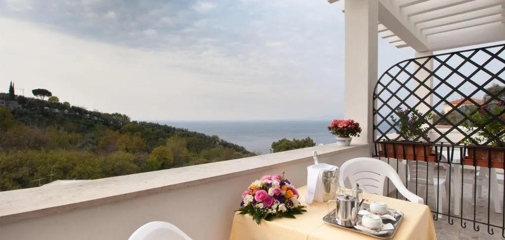 TWIN SEA VIEW Room, Hotel Britannia, Naples