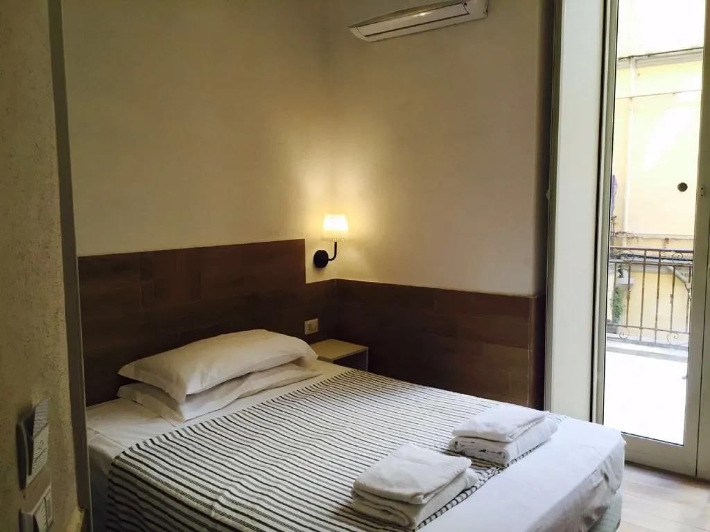 DOUBLE SINGLE USE STANDARD Room, Ideal, Naples