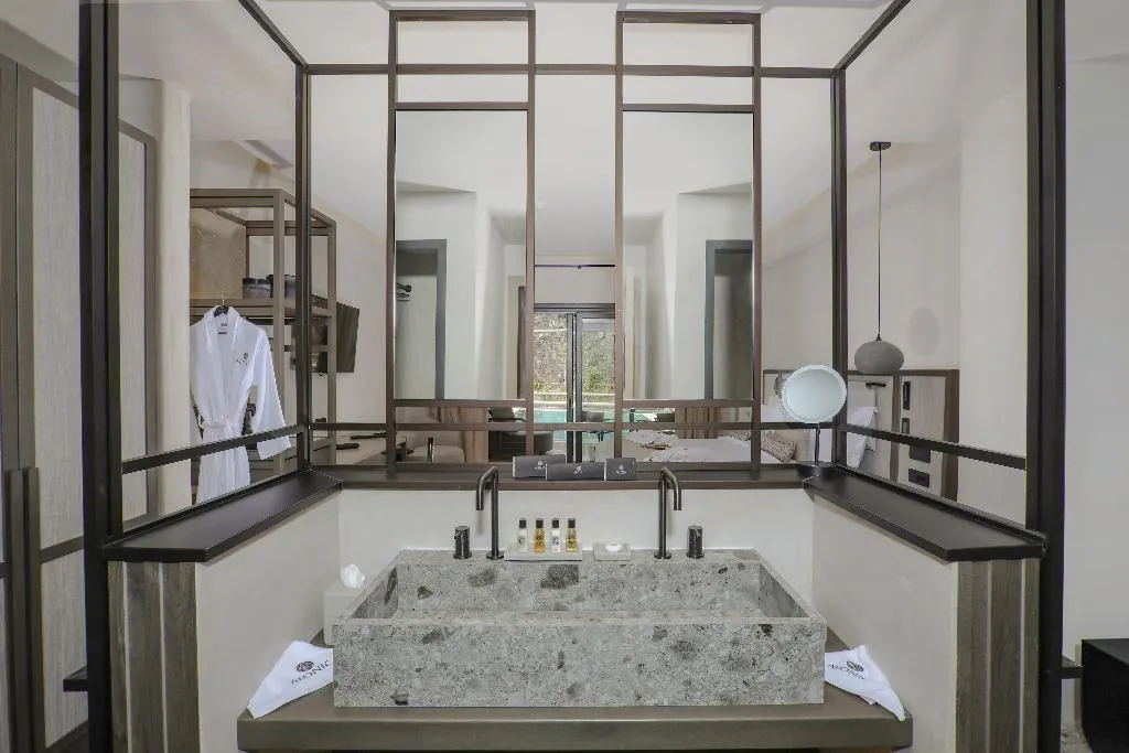 JUNIOR SUITE WITH PRIVATE POOL Room, Aeonic Suites & Spa, Mykonos