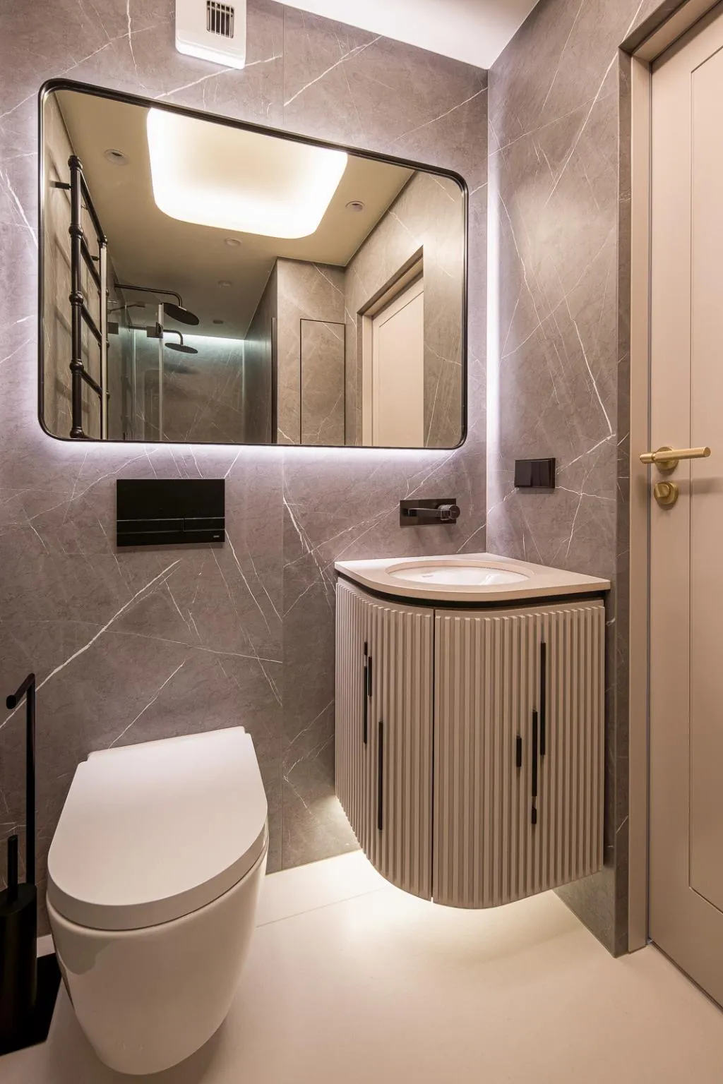 APARTMENT FOUR BEDROOMS TWO BATHROOMS Room, Art Boutique ApartHotel, Krakow