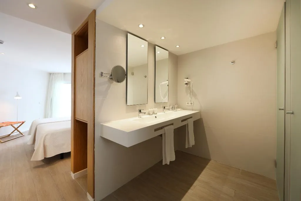 Double or Twin SEA VIEW Room, Iberostar Waves Playa de Muro, Majorca