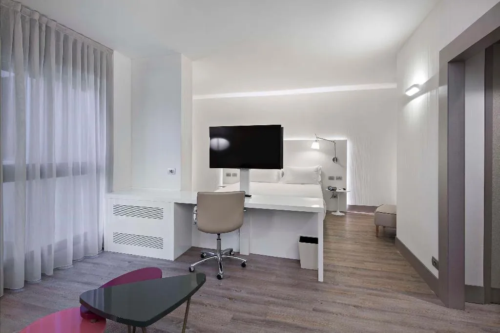 Room, NH Milano Congress Centre, Milan