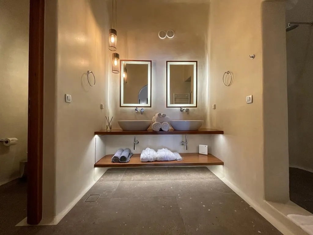 SUITE WITH VIEWS Room, Victoria Caves, Santorini